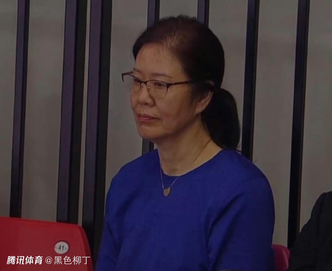　　　　固然，片子的改编并不是必然要忠于原著，它是导演的作者片子而非作家的，不然就没有了片子拍摄的意义。